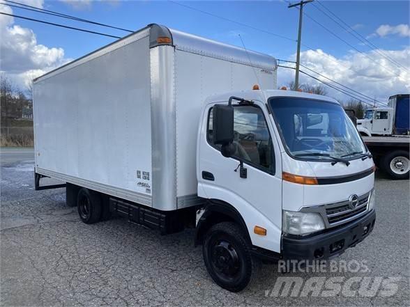 Hino 145 Camion de livraison de boisson