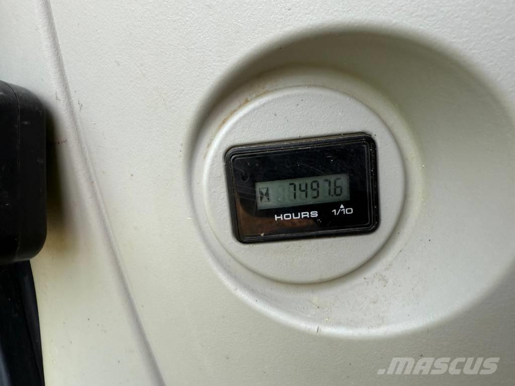 Kobelco SK 210 LC Pelle sur chenilles