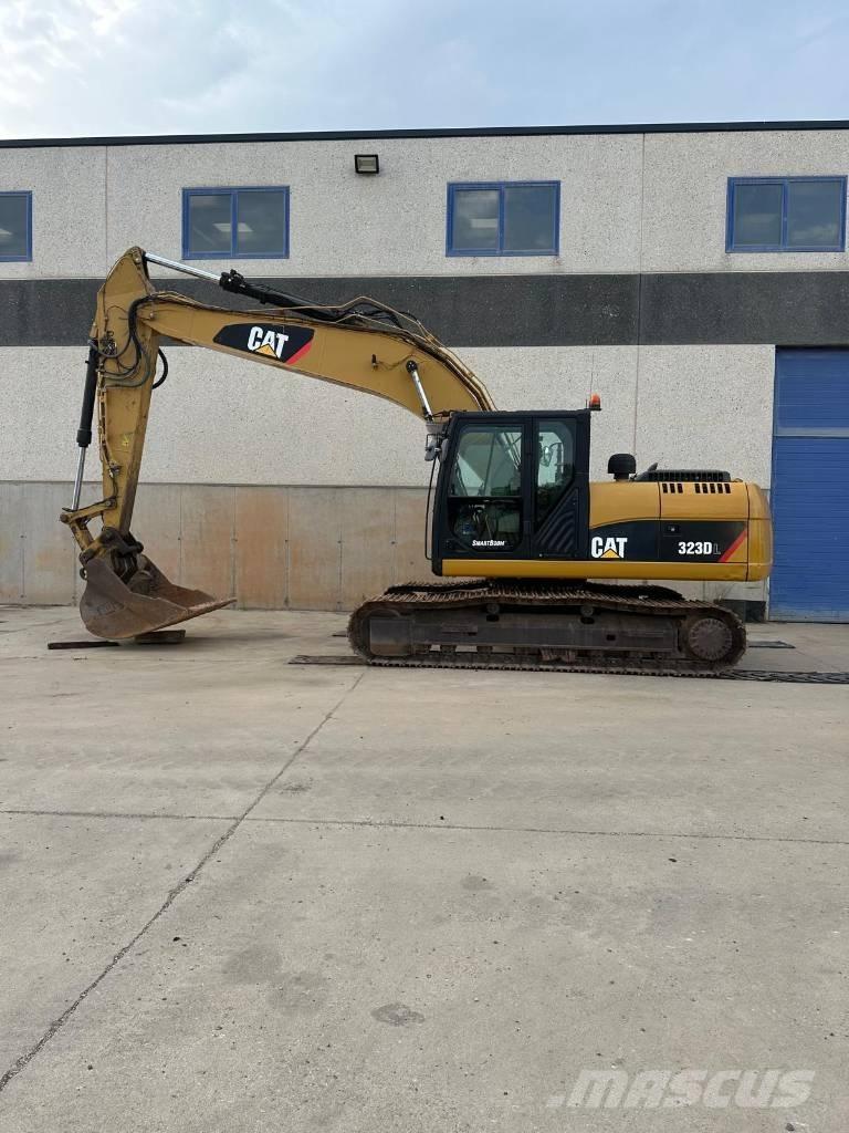 CAT 323 D LN Pelle sur chenilles