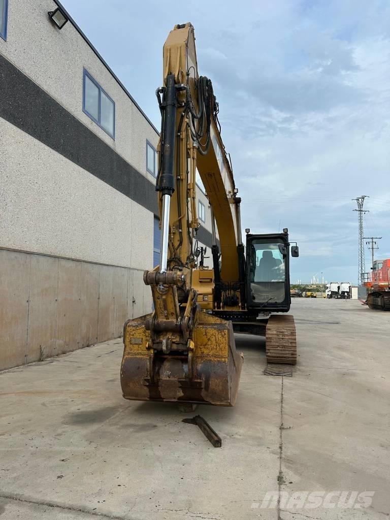 CAT 323 D LN Pelle sur chenilles