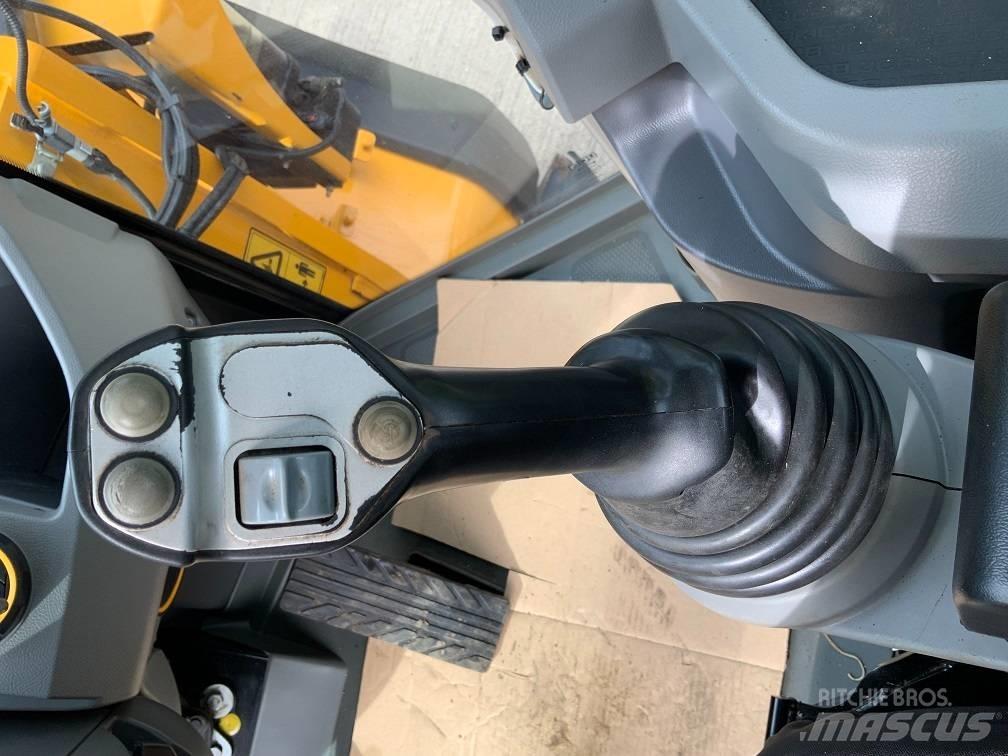 JCB 437 HT Chargeuse sur pneus