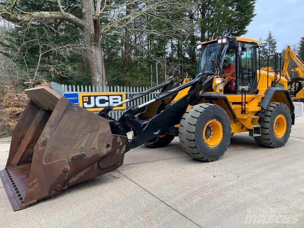 JCB 437 HT Chargeuse sur pneus