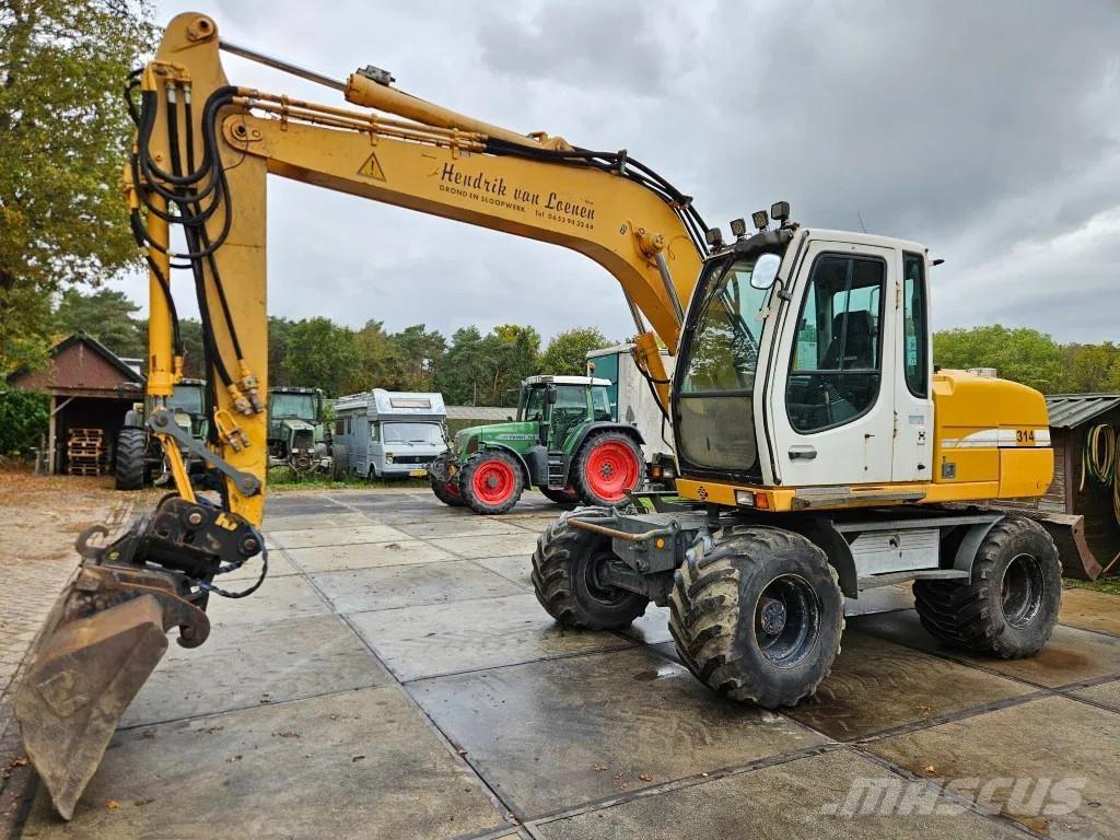 Liebherr A 314 Pelle sur pneus