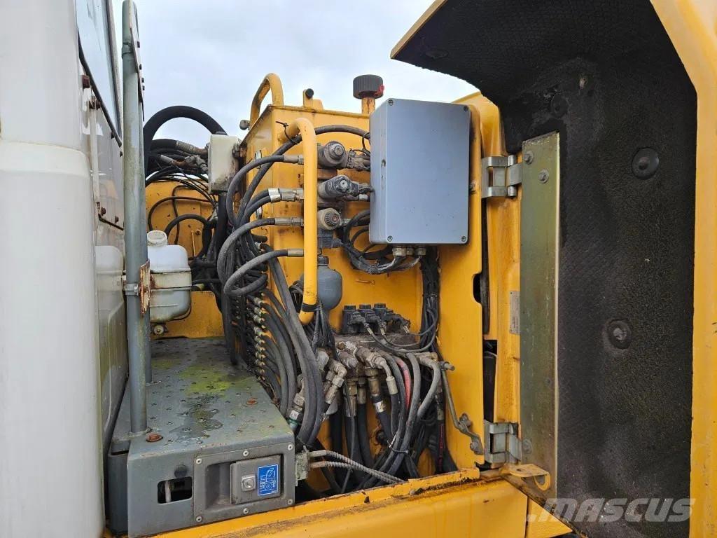 Liebherr A 314 Pelle sur pneus