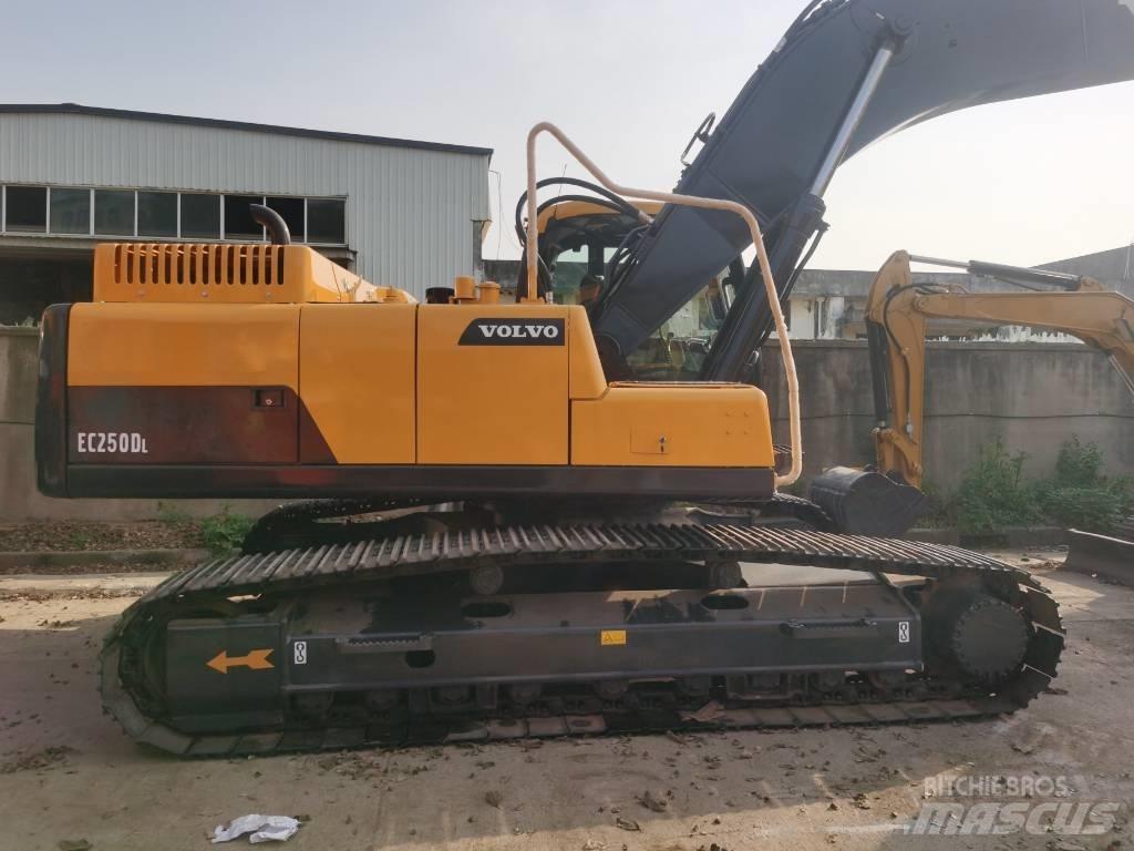 Volvo EC 250 D L Pelle sur chenilles