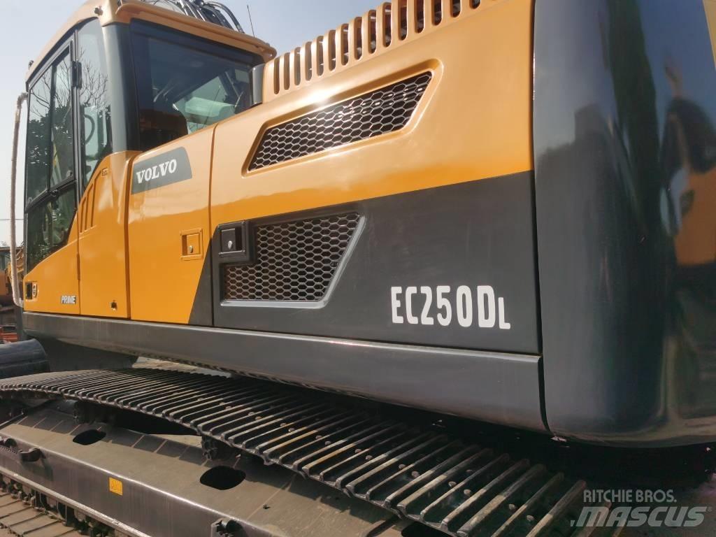 Volvo EC 250 D L Pelle sur chenilles