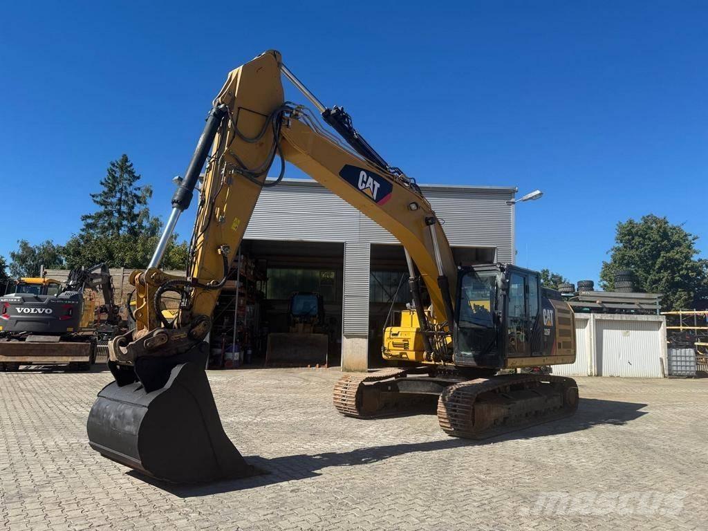 CAT 326 F LN Pelle sur chenilles