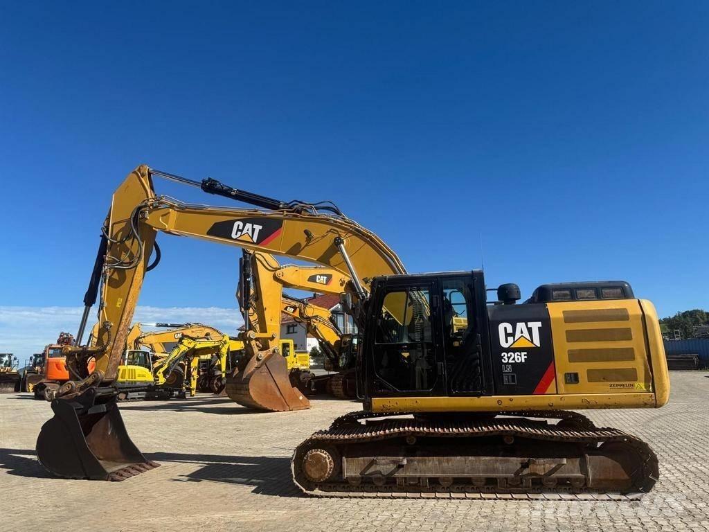 CAT 326 F LN Pelle sur chenilles