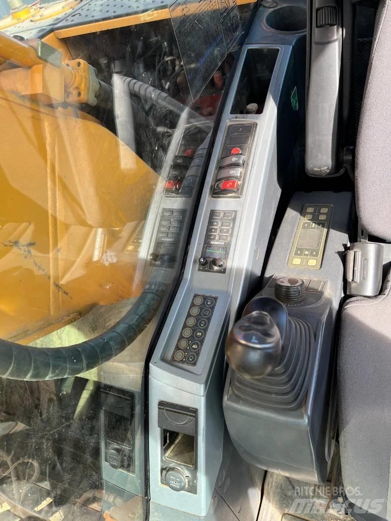 JCB JS 220 LC Pelle sur chenilles
