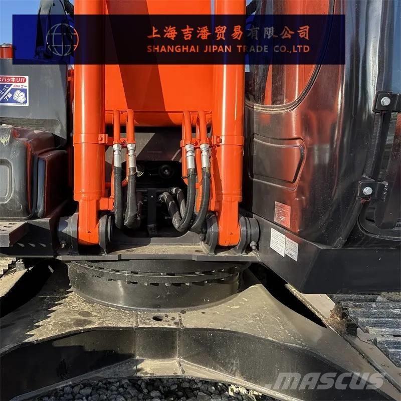 Hitachi ZX 200 Pelle sur chenilles