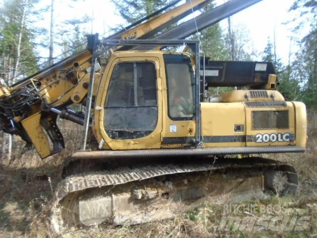 John Deere 200 LC Ebrancheuses