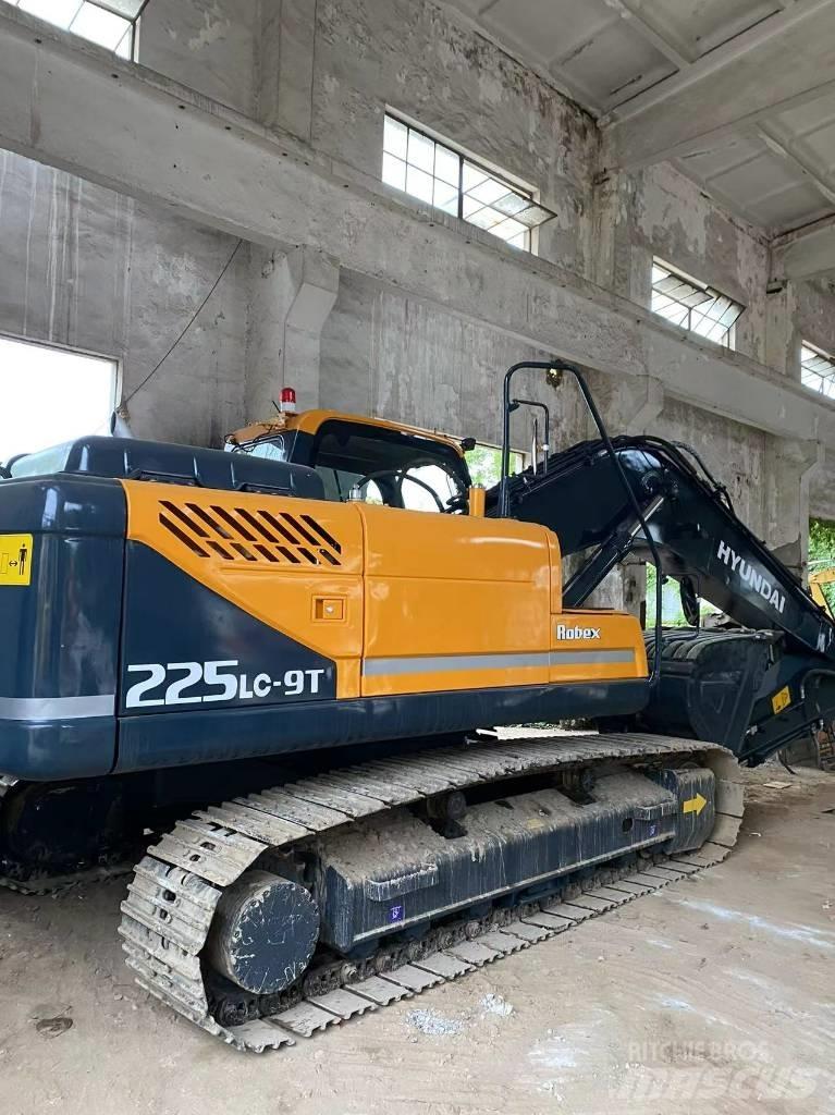 Hyundai 225LC-9 Pelle sur chenilles