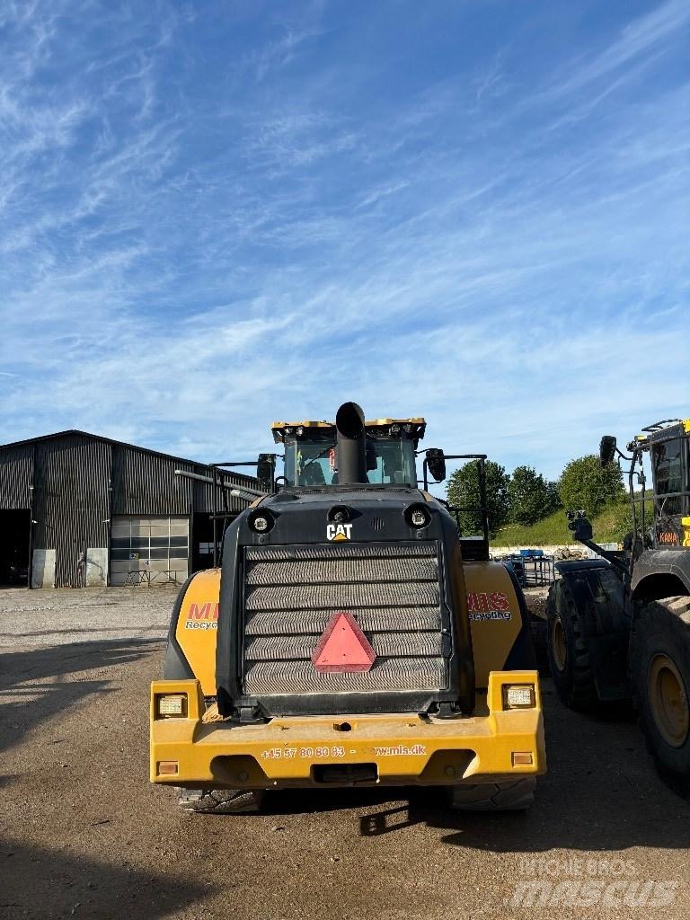CAT 966m Chargeuse sur pneus