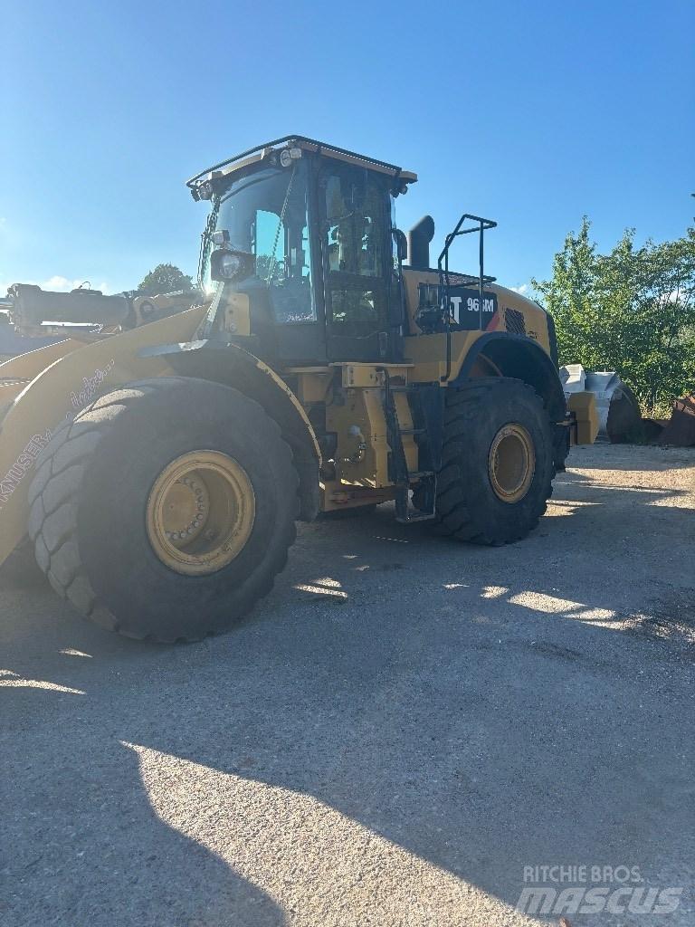 CAT 966m Chargeuse sur pneus
