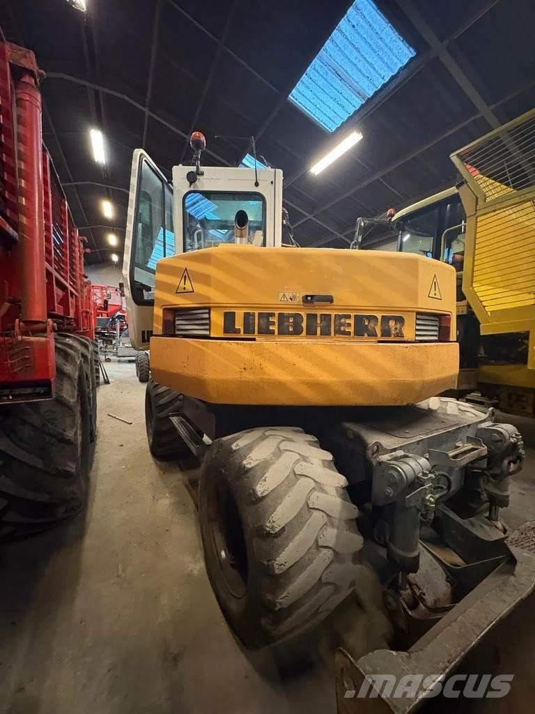 Liebherr A308 Pelle sur pneus