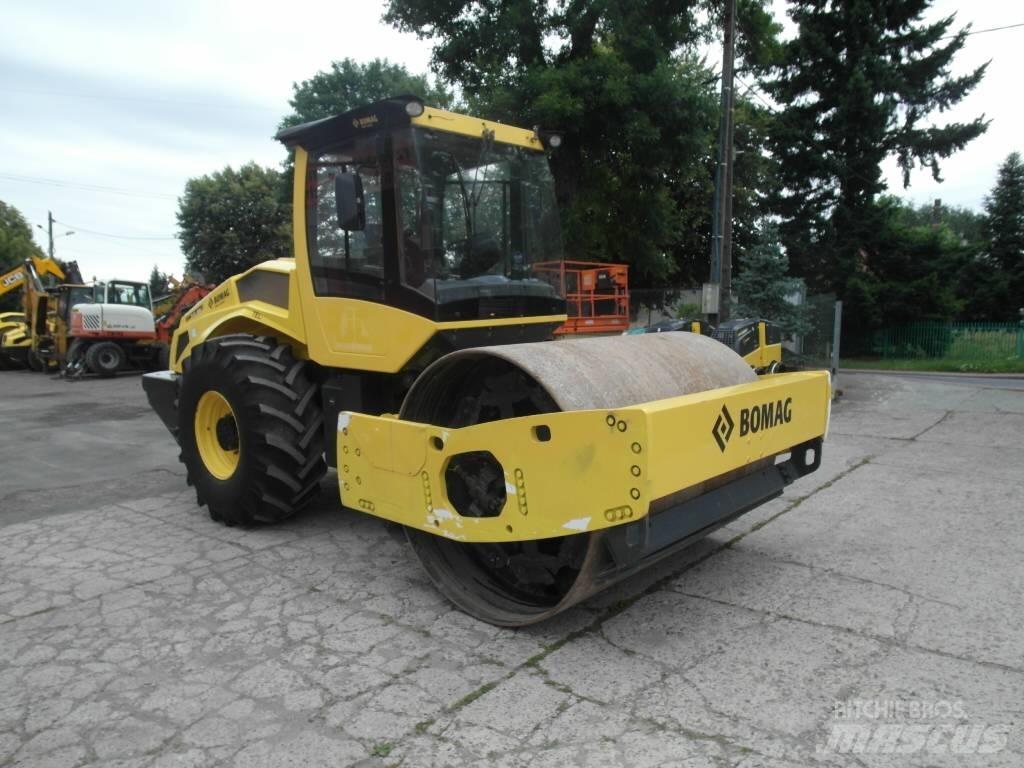 Bomag BW 213 DH-5 Rouleaux monocylindre