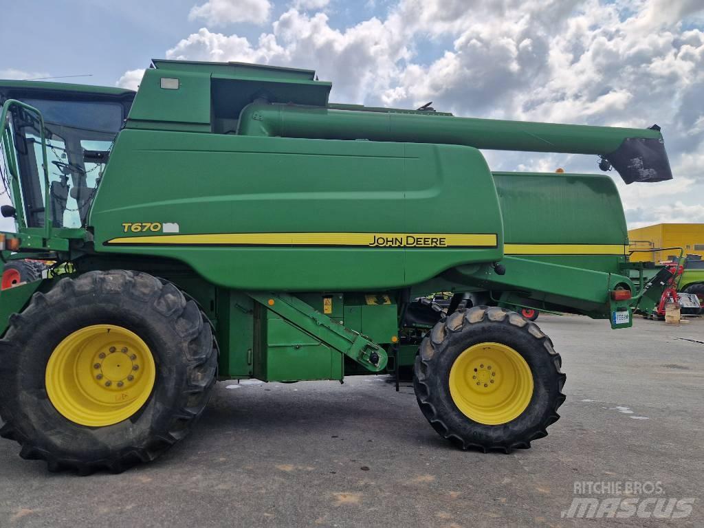 John Deere T670 Moissonneuse batteuse