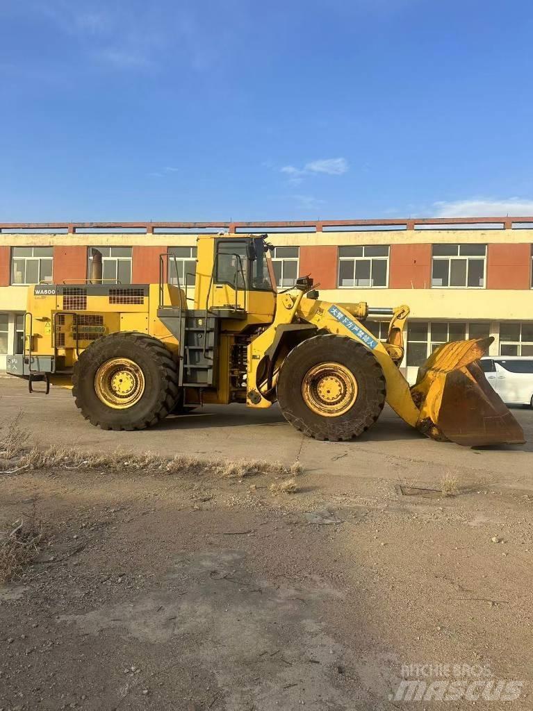 Komatsu WA 600-6 Chargeuse sur pneus
