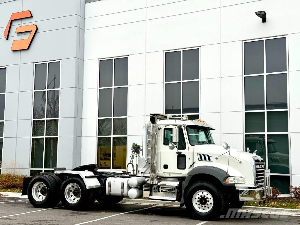 Mack GU813 Tracteur routier
