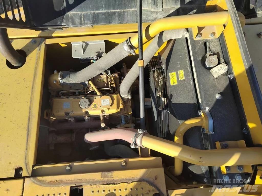 CAT 318 Pelle sur chenilles