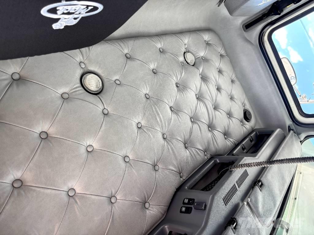 Mack CHU 613 Tracteur routier