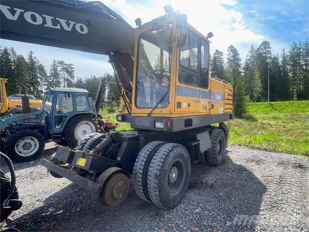 Volvo EW 200 4x4 Pelle sur pneus