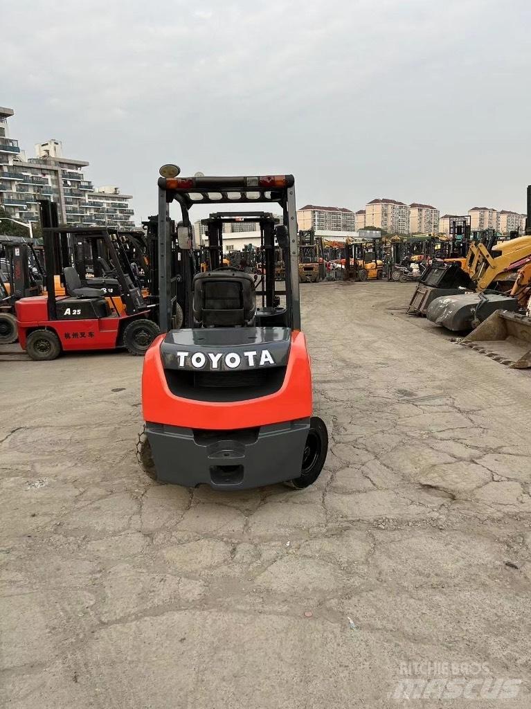 Toyota Toyota8F FD30 Chariots diesel