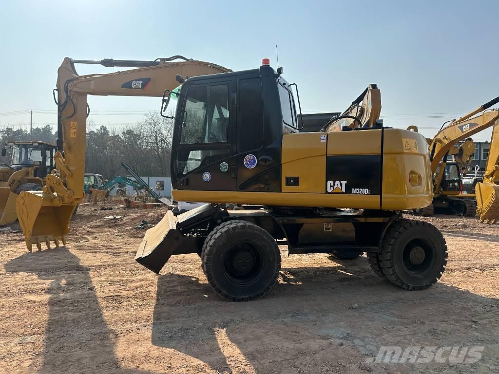 CAT M 320D Pelle sur pneus