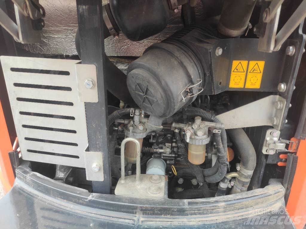 Hitachi ZX 26 U-6 Mini pelle < 7t
