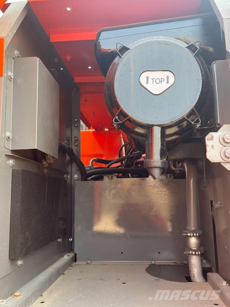 Hitachi ZX 210 Pelle sur chenilles