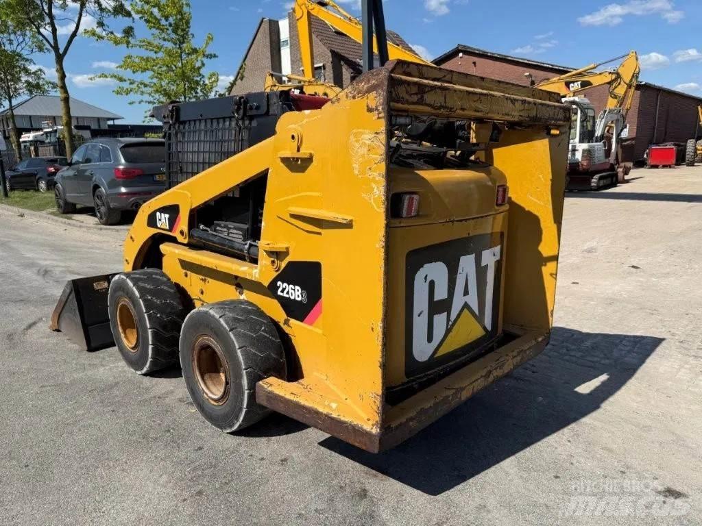 CAT 226B3 Turbo Chargeuse compacte