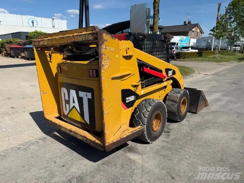 CAT 226B3 Turbo Chargeuse compacte
