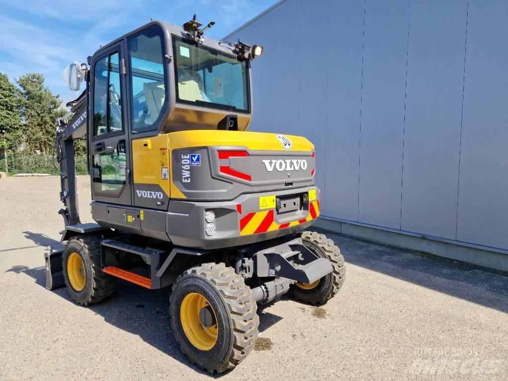 Volvo EW 60 E Pelle sur pneus