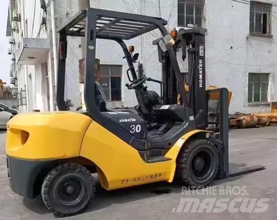 Komatsu 30 Chariots diesel