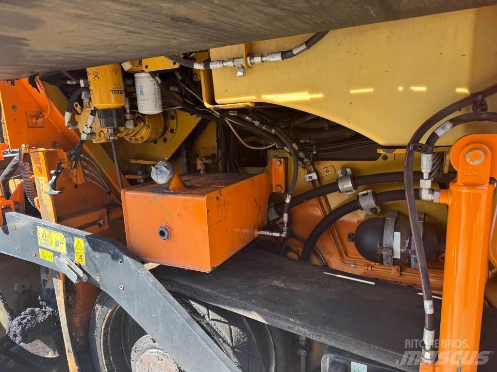 CAT AP 555 E Finisseur