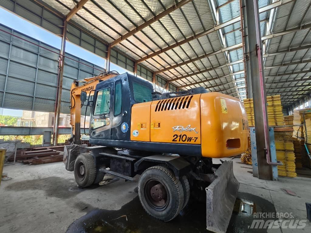 Hyundai R210w-7 Pelle sur pneus