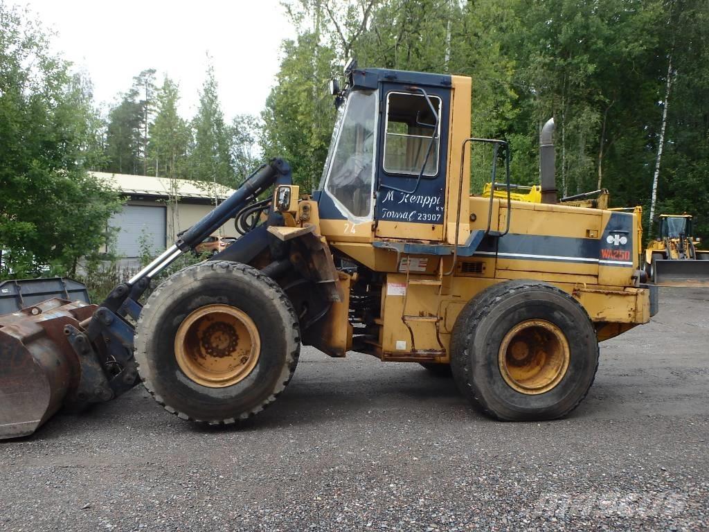 Komatsu WA 250-1 Chargeuse sur pneus