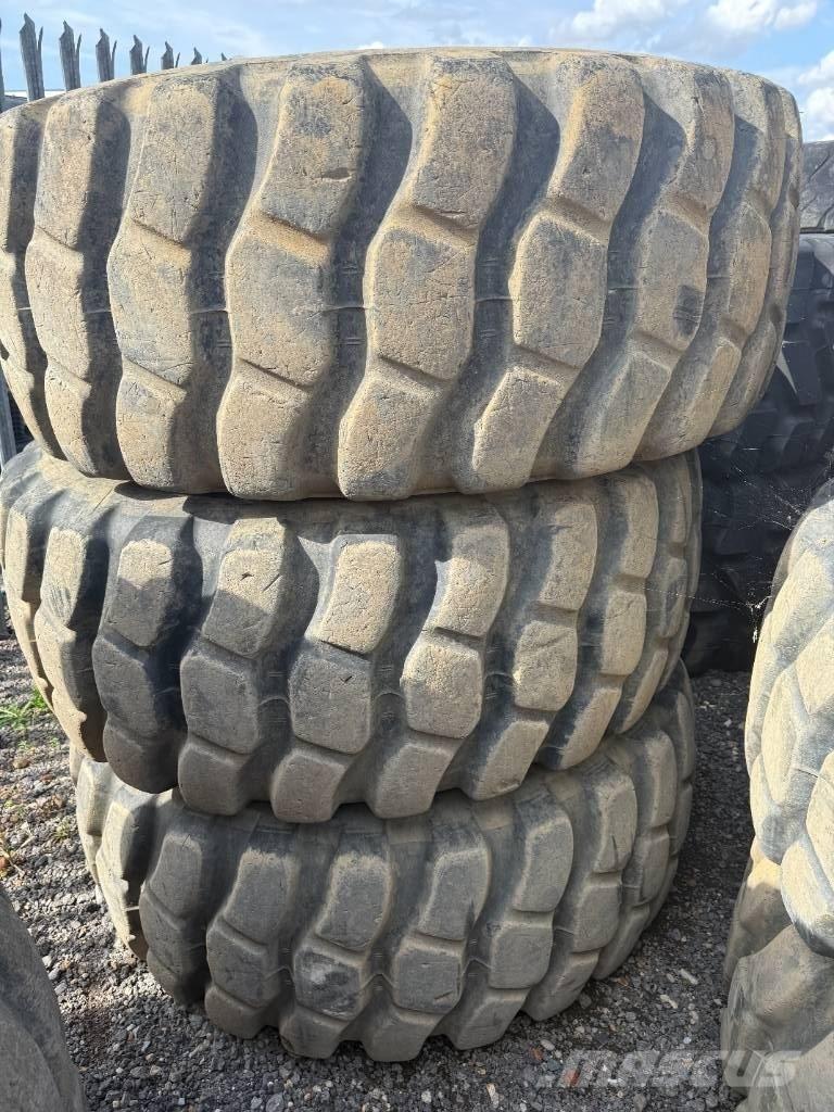 Bridgestone 23.5R25 Pneus, roues et jantes