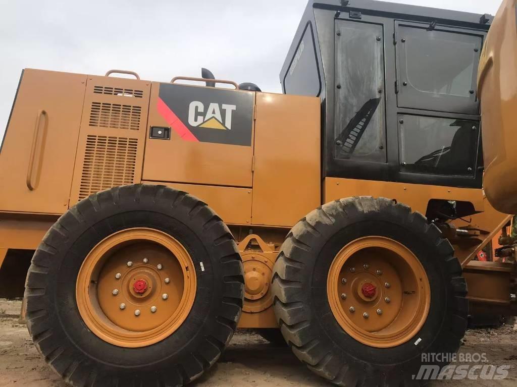 CAT 140k Niveleuse