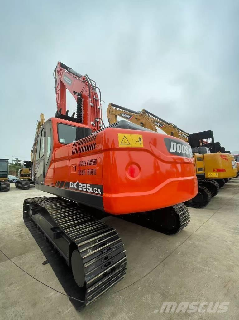 Doosan DX 225 LC Pelle sur chenilles