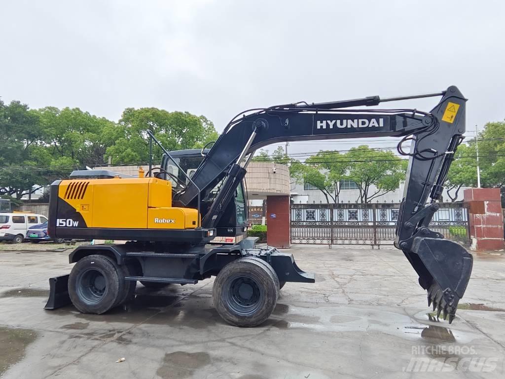 Hyundai 150w Pelle sur pneus