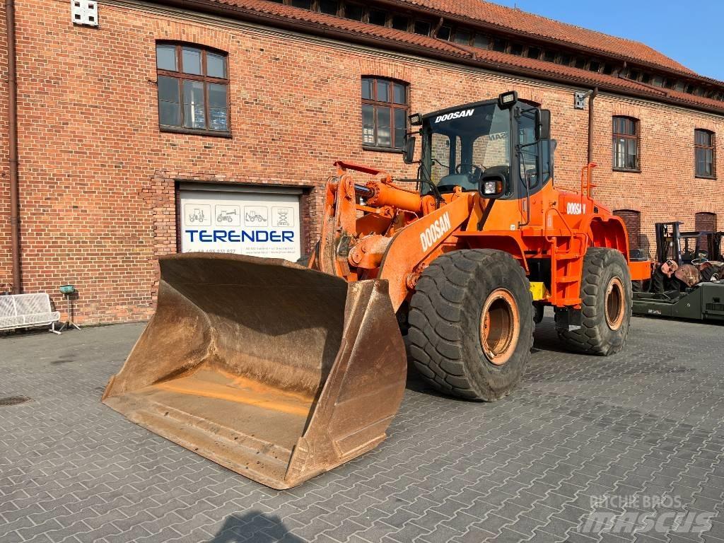 Doosan DL 300 Chargeuse sur pneus