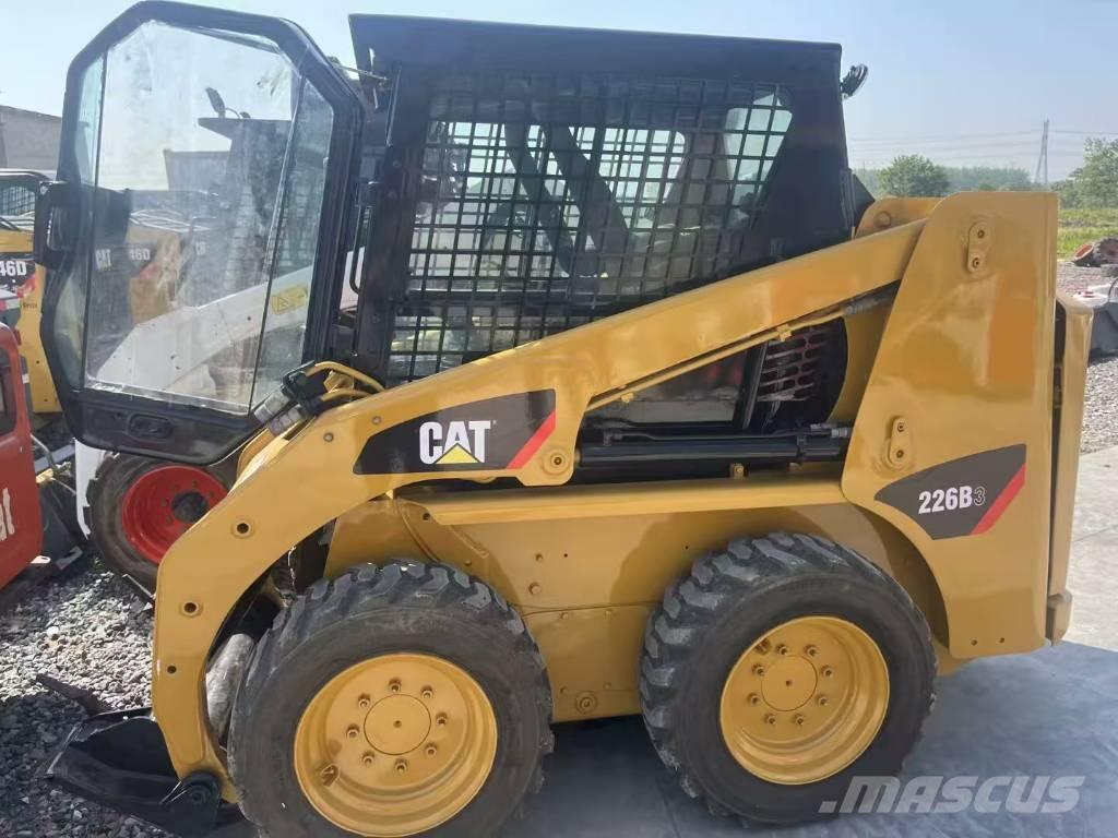 CAT 226 B 3 Chargeuse compacte