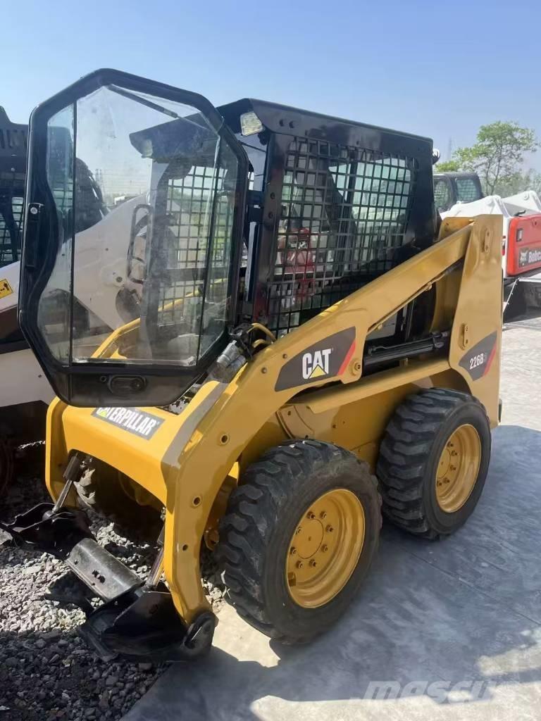 CAT 226 B 3 Chargeuse compacte