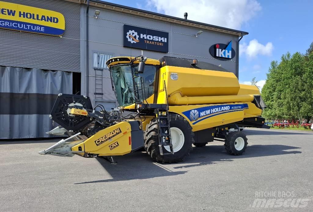 New Holland TC 5070 Moissonneuse batteuse