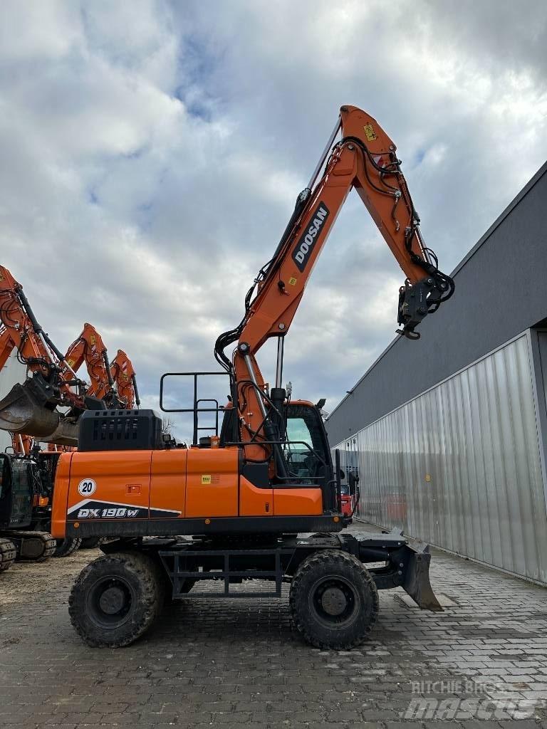 Doosan DX 190 W-7 Pelle sur pneus
