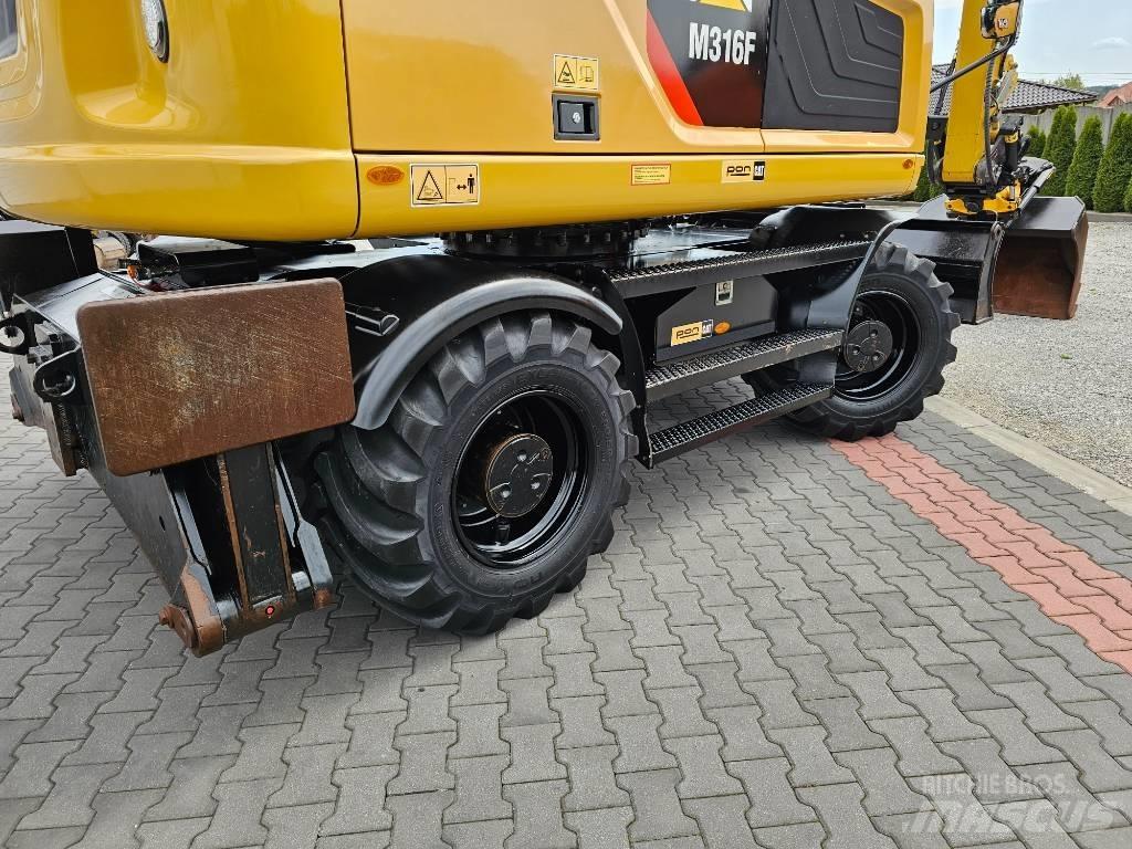 CAT M 316 F Pelle sur pneus