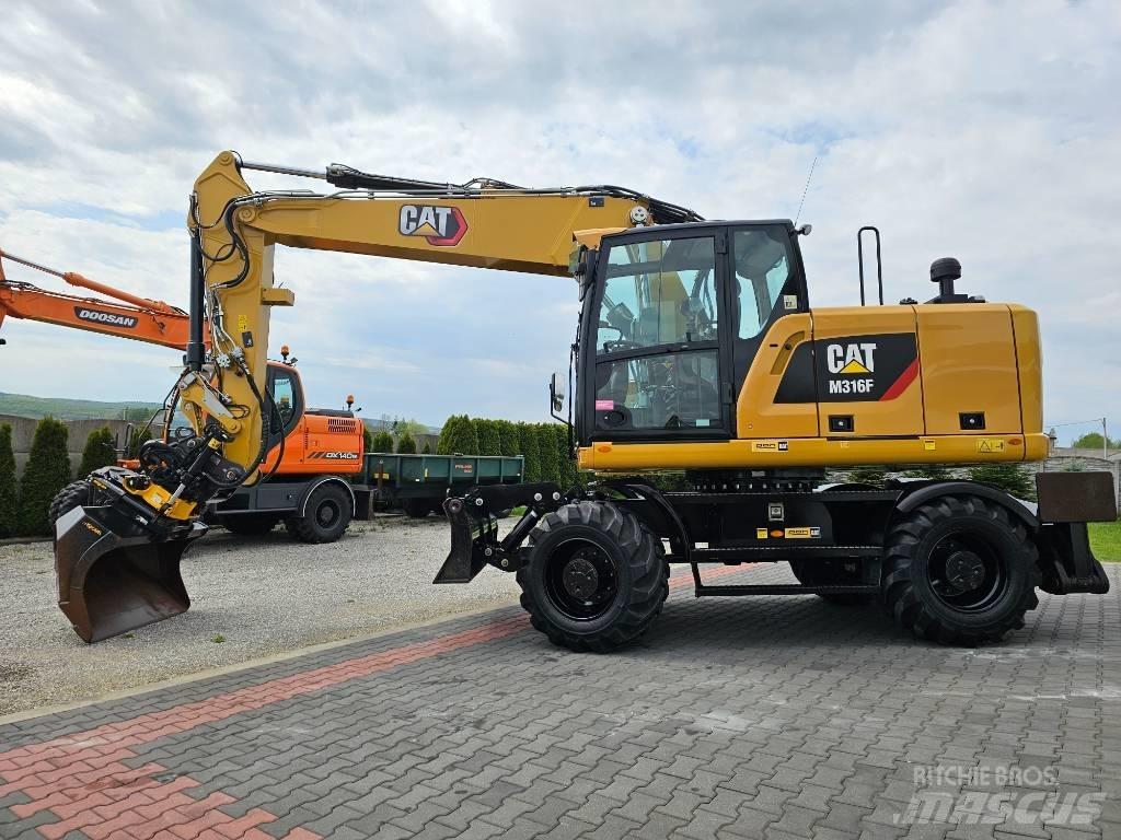 CAT M 316 F Pelle sur pneus