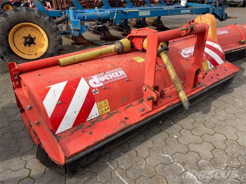 Dücker UM 27 Autres matériels de fenaison