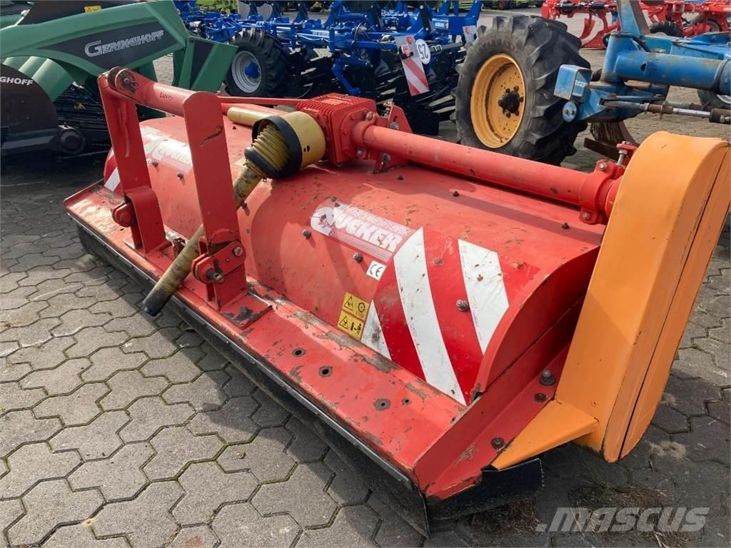 Dücker UM 27 Autres matériels de fenaison